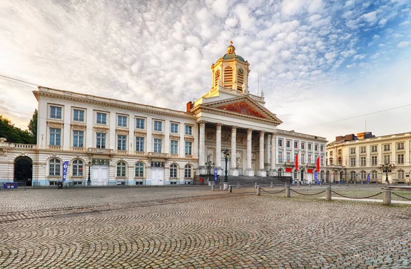 Brusel - královské náměstí s kostelem Saint Jacques sur Coudenber — Stock fotografie