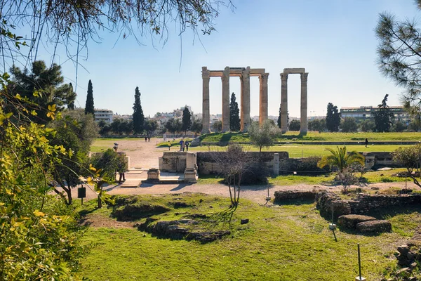Ruins of ancient temple of Zeus, Athens - Greece — Stock Photo, Image