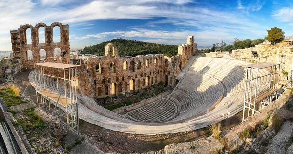 アテネ - 遺跡の古代劇場のヘロディオン アッティクス アクロポールで — ストック写真