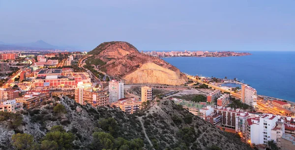 Espanha, Alicante cidade ao pôr do sol — Fotografia de Stock