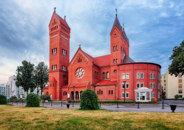 Kızıl Kilise veya Kilisesi Aziz Simon ve Helen bağımsızlık S at