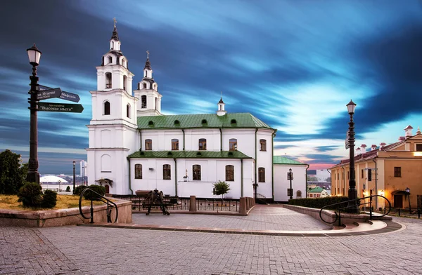 Minsk, Bielorrússia. A Catedral do Espírito Santo em Minsk - O Principal — Fotografia de Stock