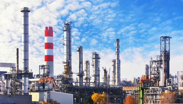 Olje- och petrokemisk, industri fabrik — Stockfoto