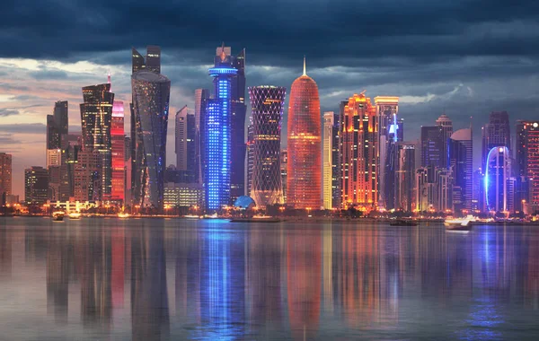 Linha do horizonte de Doha, Qatar — Fotografia de Stock