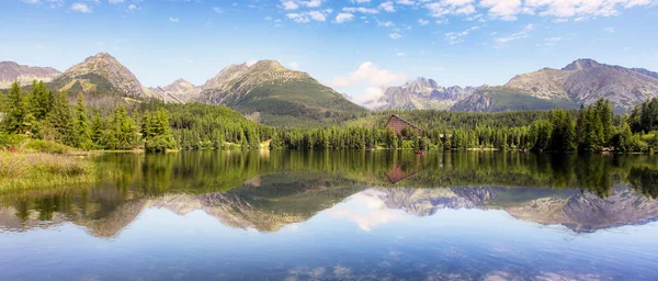 Σλοβακία βουνό Tatras - Strbse pleso λίμνη στην ανατολή — Φωτογραφία Αρχείου