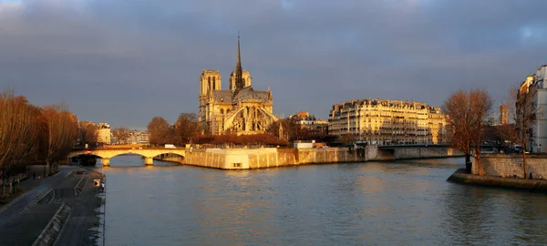 Notre Dame při východu slunce - Paříž, Francie — Stock fotografie