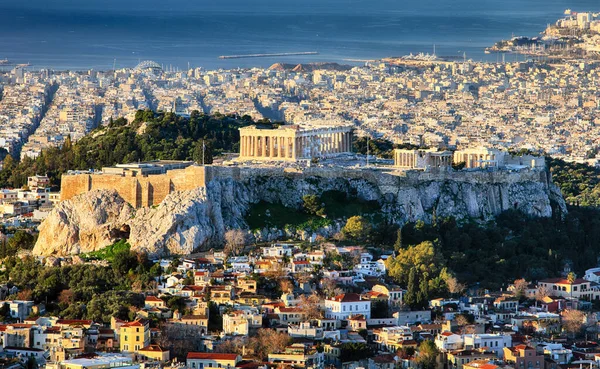 雅典与雅典卫城的空中景观以及从Lycab出发的港口 — 图库照片