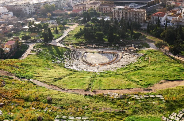 ディオニュソス劇場-ギリシャアテネのアクロポリスの丘からの眺め — ストック写真