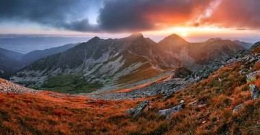 Sonbahar dağına panorama - Batı Tatras, Slovakya