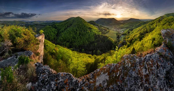 Majestoso Pôr Sol Paisagem Das Montanhas Céu Dramático Cárpatos Eslováquia — Fotografia de Stock