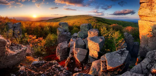 Felsen Der Berglandschaft Bei Sonnenuntergang Der Slowakei Vtacnik — Stockfoto