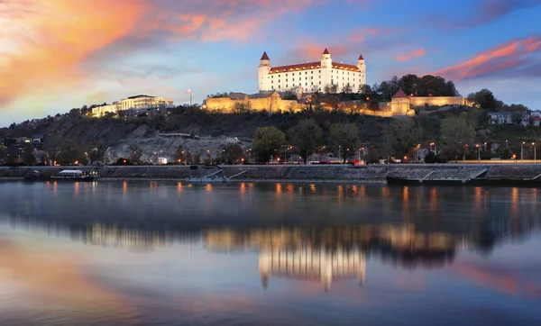 Bratislava Slott Vid Solnedgången Slovakien — Stockfoto