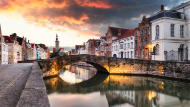 Bruges şehri, gün batımında Belçika