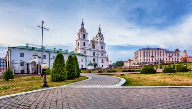 Minsk, Belarus - Kutsal Ruh 'un Ortodoks Katedrali gün batımında izleniyor
