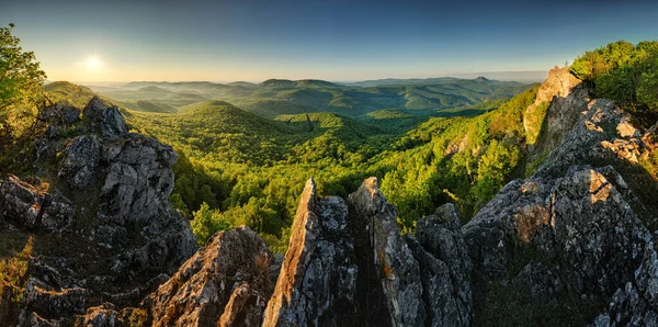 Panorama Bosque Montaña Cárpatos Con Sol Eslovaquia —  Fotos de Stock