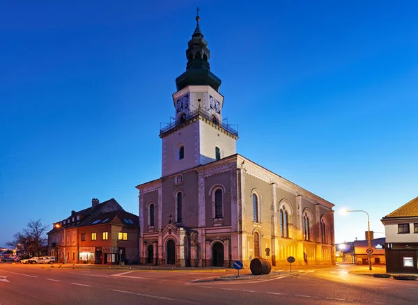 Modra Stad Met Kerk Nachts Slowakije — Stockfoto