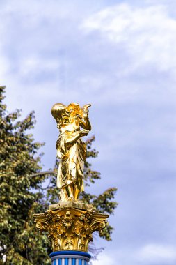 Olgin Pavilion Peterhof heykel