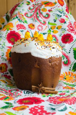 Dekorasyon ile Ukrayna Paskalya Kulich geleneksel 