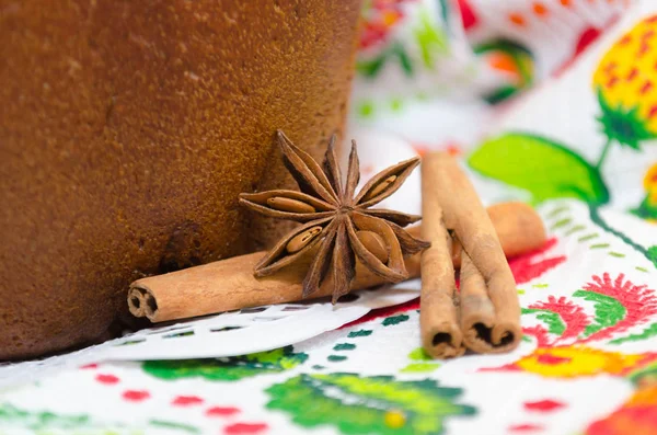 Dekorasyon ile Ukrayna Paskalya Kulich geleneksel 