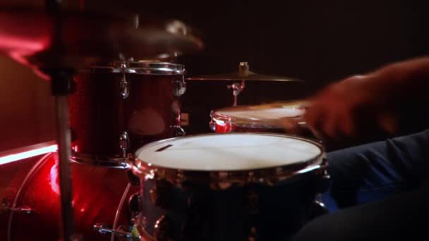 Drummer Jazz Lesson Standart Drumsticks Rehearsal Studio Red Drums Low — Stock Video