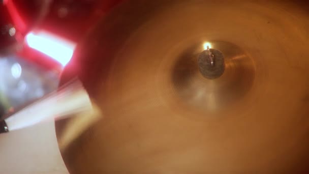 Барабанщик Потрапляє Барабанну Гонку Цимбалі Пензлики Барабанах Уроки Веслування Крупним — стокове відео