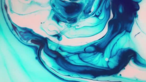 Pittura Olio Blu Scuro Diffonde Acqua Con Bellissimi Modelli Menta — Video Stock