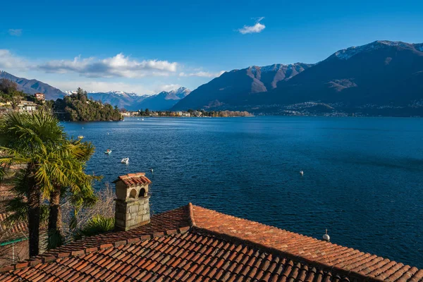 Vista panorámica del lago Maggiore en Ticino, Suiza — Foto de Stock