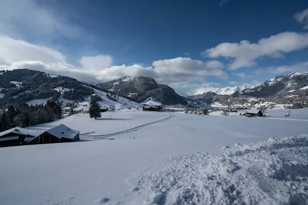 Paisaje Invernal Del Pueblo Saanen — Foto de Stock