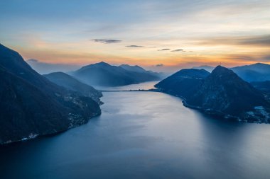 Lake Lugano üzerinde akşam günbatımı İsviçre Alpleri, Ticino, İsviçre