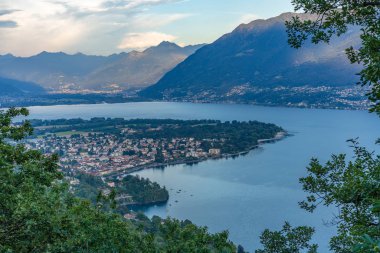 Ronco sopra Ascona kentinde Kanton Tessin görünümünü yaz