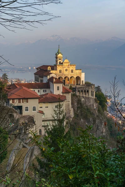 Vista Iglesia Madonna Del Sasso Sobre Ciudad Locarno Lago Maggiore — Foto de Stock