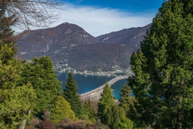 Lake Lugano manzarasına Park San Grato Carona, Switzerla