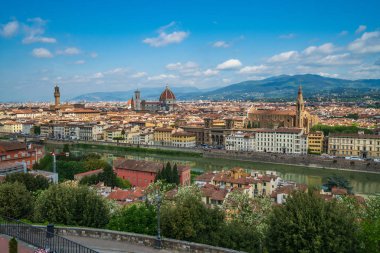 Nisan ayında Piazzale Michelangelo 'dan Floransa 'nın panoramik manzarası