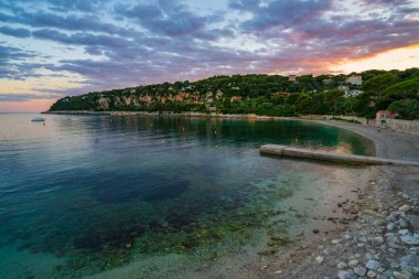 Saint-Jean-Cap-Ferrat, Azure Coast içinde bir plaj üzerinde günbatımı