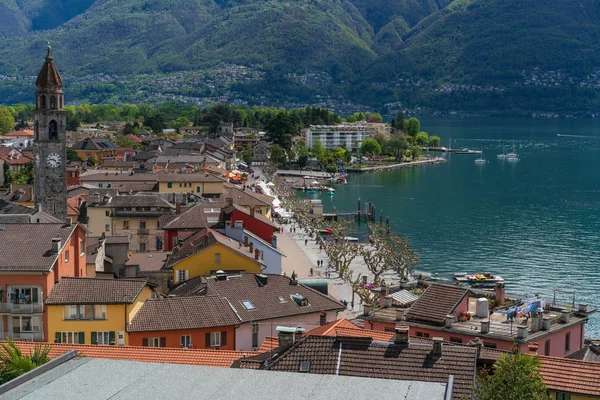 Ascona ciudad en el sur de Suiza, vista desde Scalinata della r — Foto de Stock