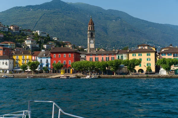 Ascona ciudad en el sur de Suiza, vista desde el barco Fotos de stock libres de derechos