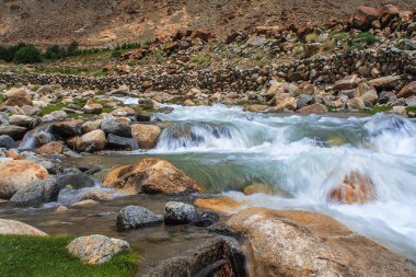 dağ dere belgili tanımlık geçmek için yolda