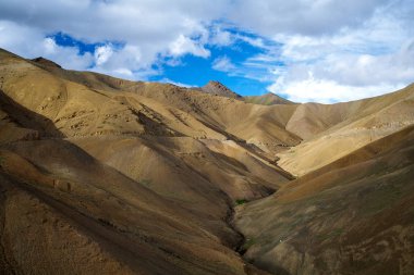 dokulu dağ yamaçlarında