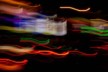 Kasıtlı kamera hareketi soyut bir kadeh gece şehir ışıkları. Arka plan tasarımı için.