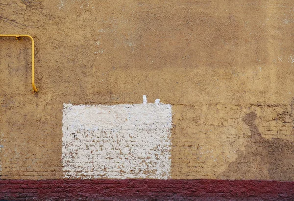 Die Oberfläche der Wand des alten Hauses mehrfach gestrichen — Stockfoto