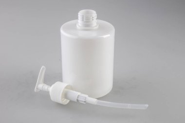 beyaz sıvı konteyner mockup