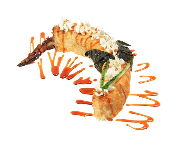 ホットの揚げ巻き寿司は 龍の形をしました 白い背景上に分離 創造的な料理メニュー — ストック写真