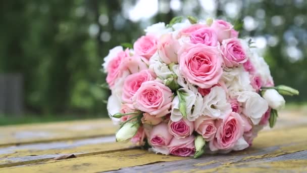 Buquê Casamento Uma Mesa Madeira — Vídeo de Stock