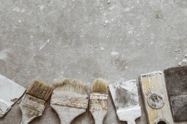 Odalar beton zemin kaplama için araçları. Arka plan