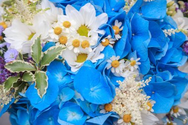 Kır çiçekleri closeup buket düğün. Rustik tarzı.