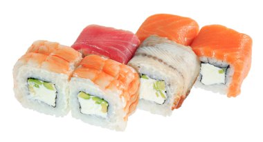 Lezzetli suşi rulo ayarlayın. Beyaz arka plan üzerinde izole. Japon restoran menü.