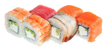 Lezzetli suşi rulo ayarlayın. Beyaz arka plan üzerinde izole. Japon restoran menü.