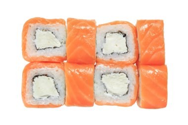 Suşi somon ve peynir ile alır. Beyaz arka plan üzerinde izole. Japon mutfağı.