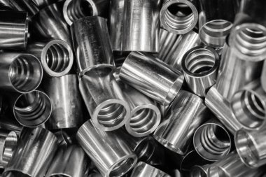 Birçok metal ürün stok. Ağır sanayi.