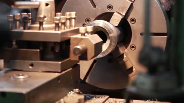 Torno CNC usinado peça de metal. — Vídeo de Stock
